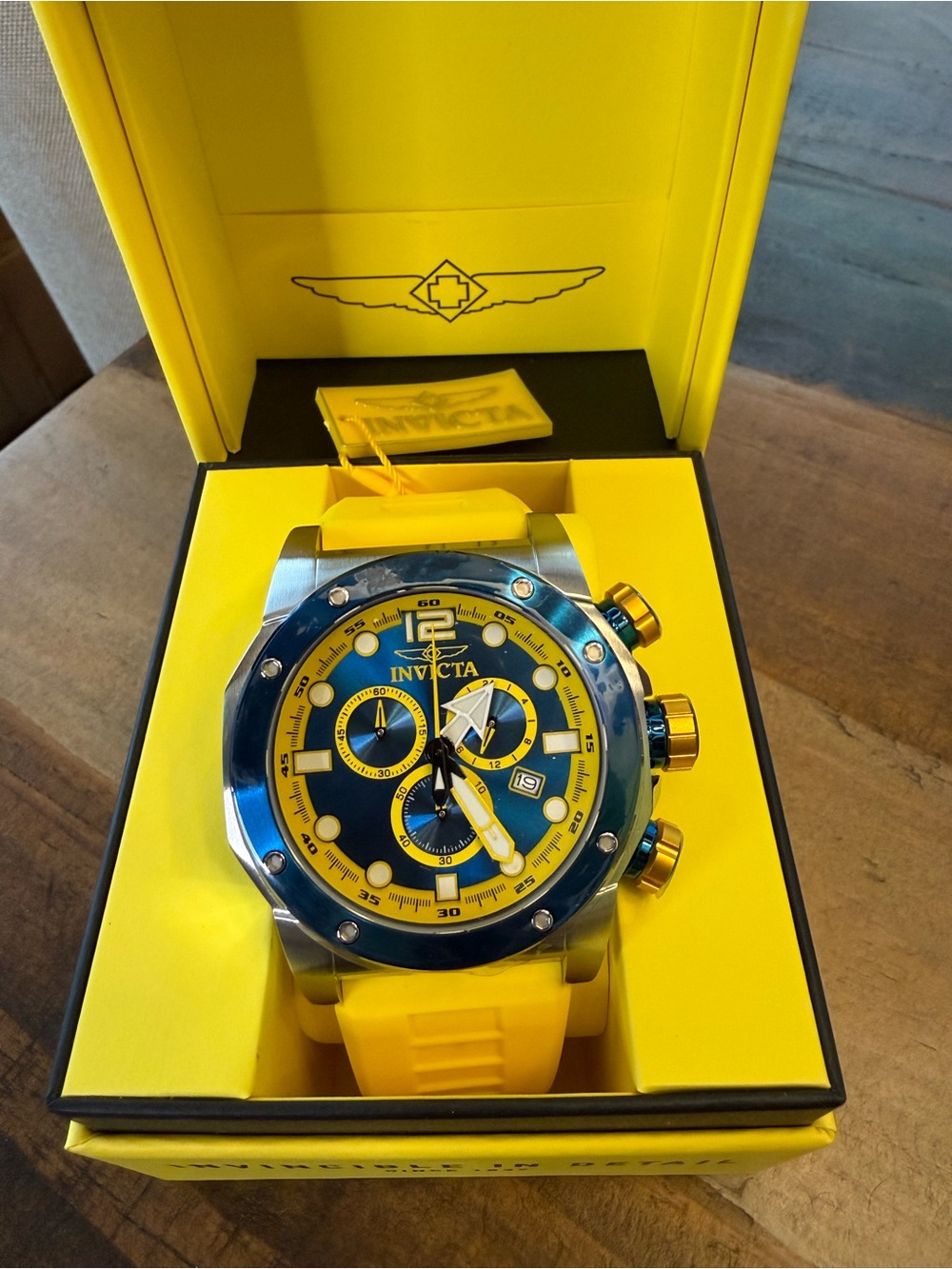 Invicta Sea Hunter Men Quartz Model 48982 Blue Lightning Chronograph Watch